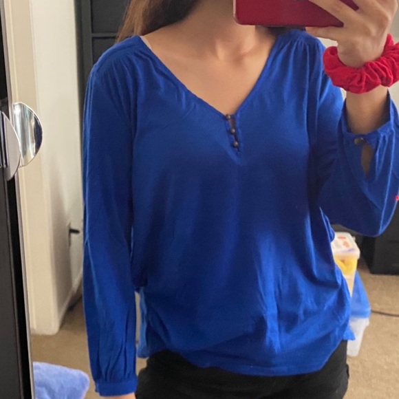 blouse - Picture 2 of 3